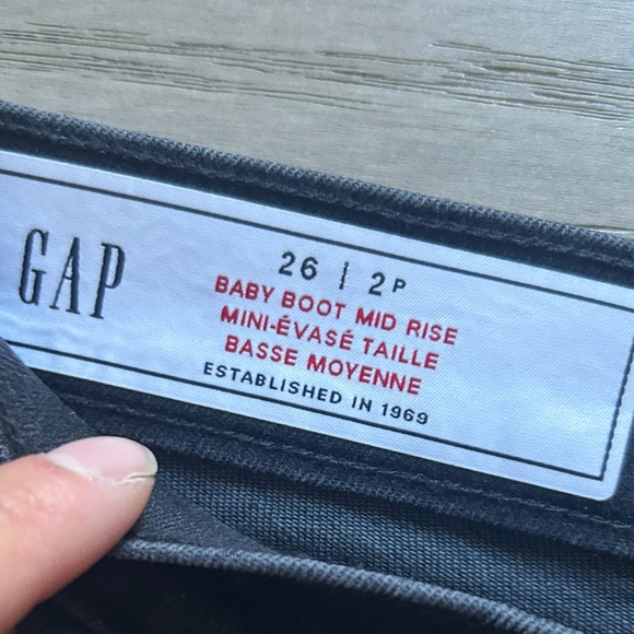 NWT US 26 - GAP Baby Boot Mid rise jean - Picture 3 of 3
